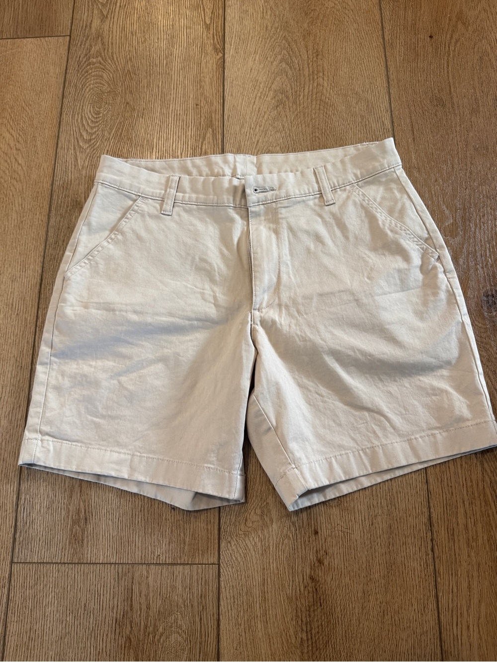 chubbies Cream Flat-Front Casual Shorts